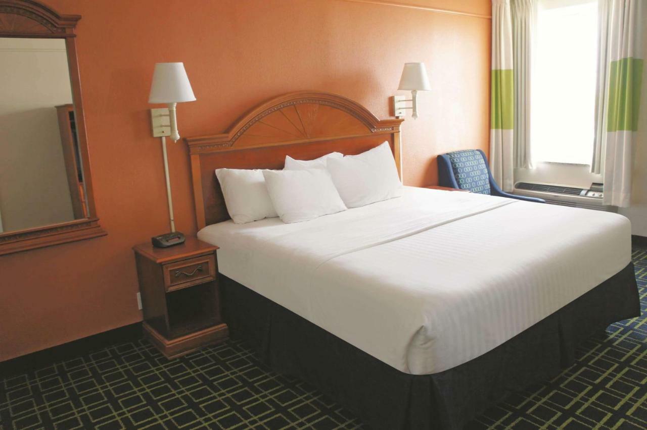 La Quinta Inn & Suites Tulsa Luaran gambar