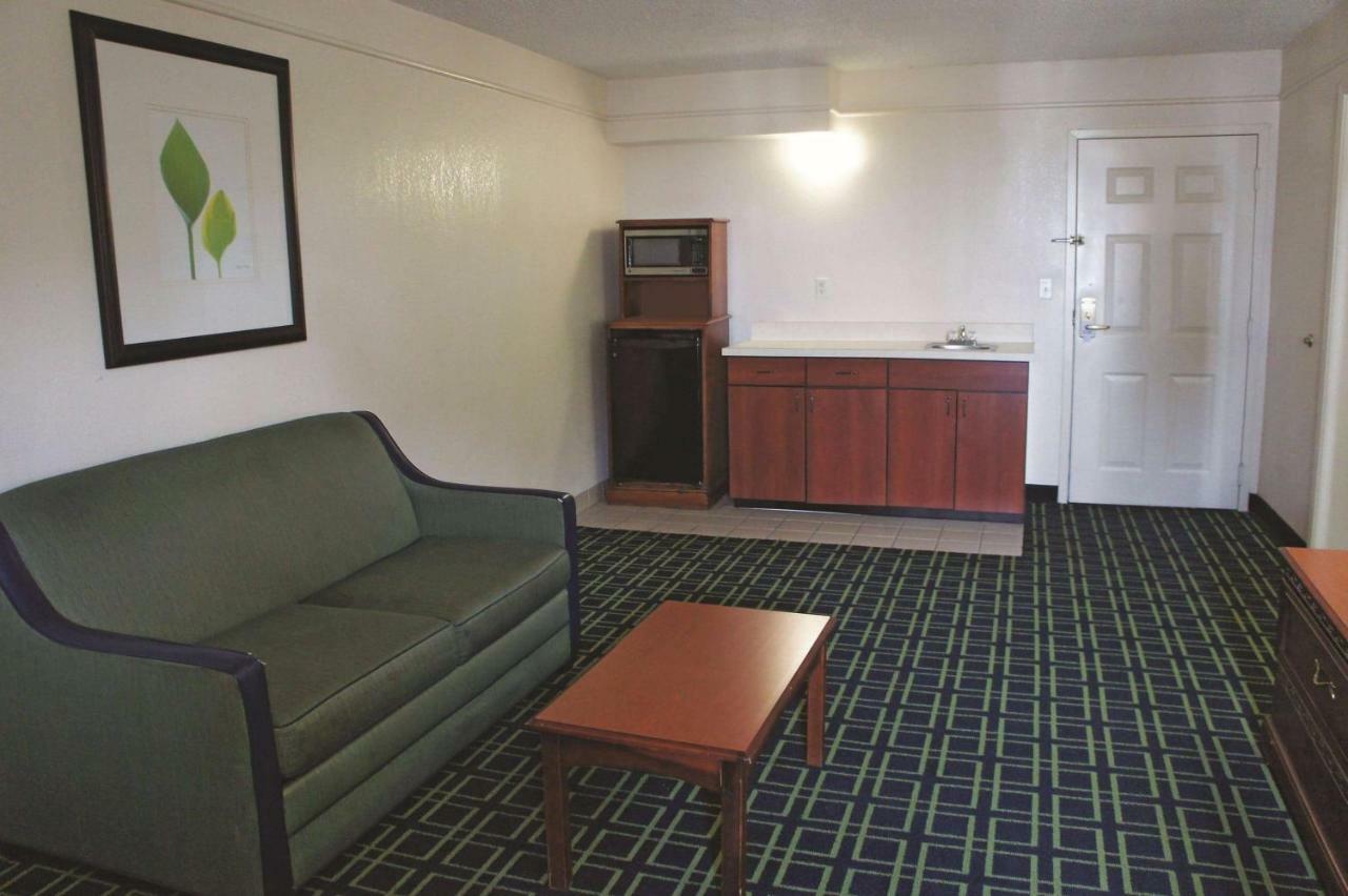 La Quinta Inn & Suites Tulsa Luaran gambar