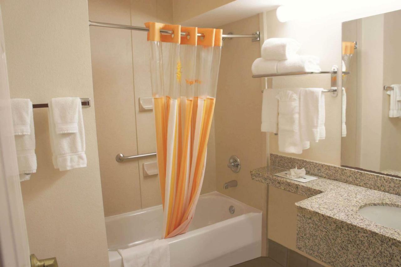 La Quinta Inn & Suites Tulsa Luaran gambar
